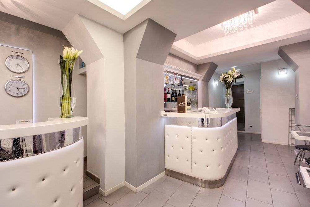 Relais Fontana Di Trevi Hotel Rome Exterior photo