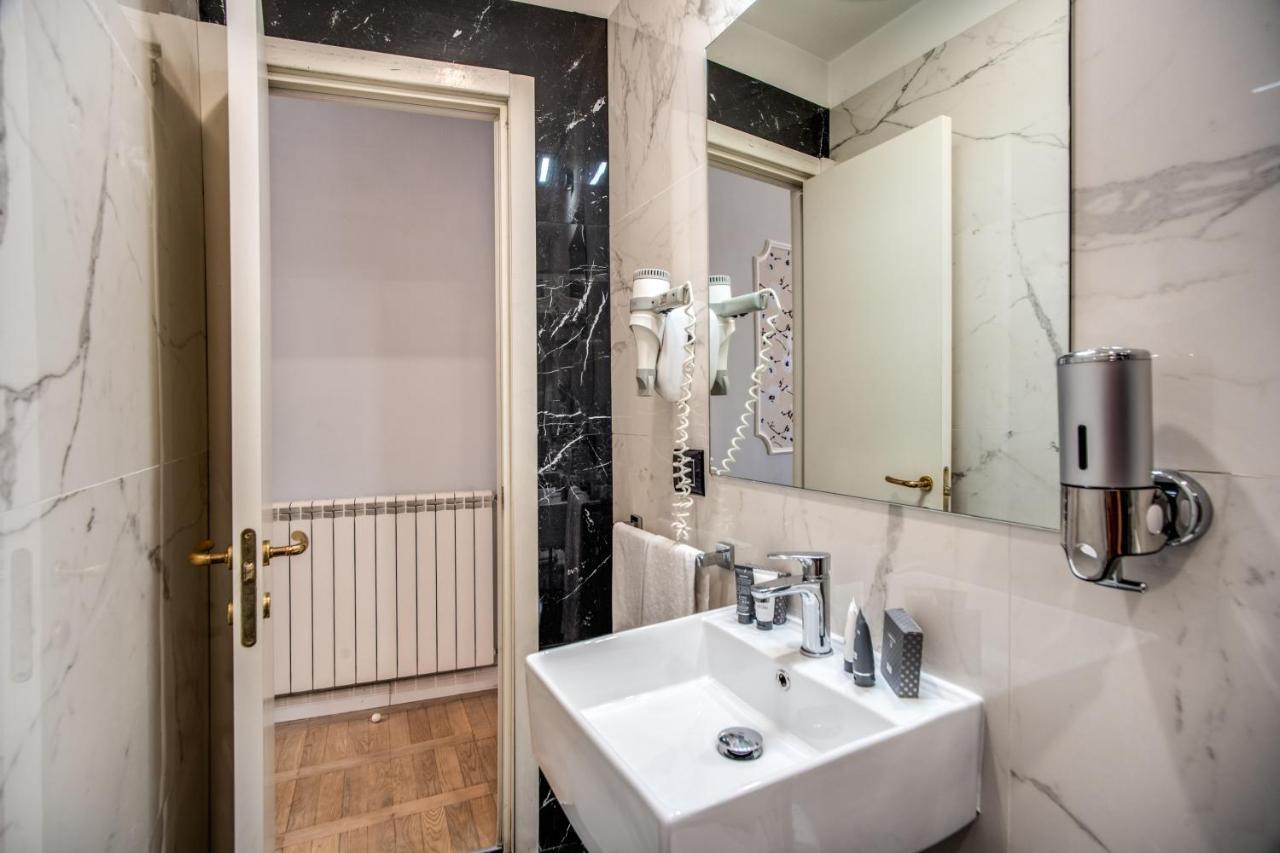 Relais Fontana Di Trevi Hotel Rome Exterior photo