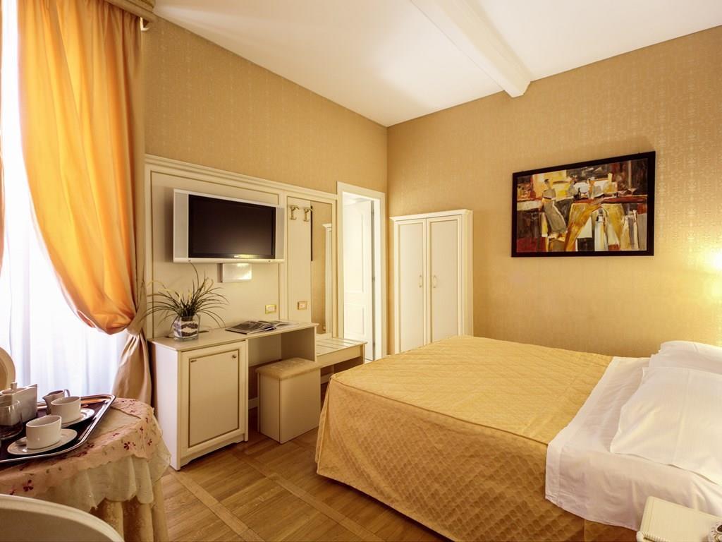 Relais Fontana Di Trevi Hotel Rome Room photo